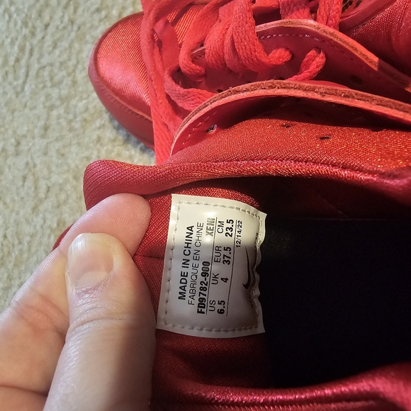 Nike Air Huarache Red Shoe - Picture 2 of 15